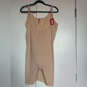 Spanx Thinstincts Open Bust Mid Thigh Bodysuit NWT